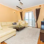 بيت للعطل Three-bedroom In