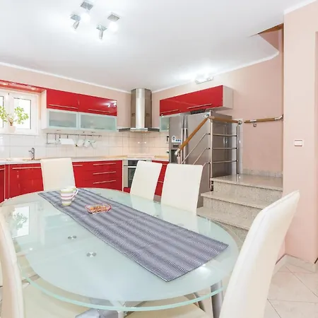 Three-bedroom In Holiday home *