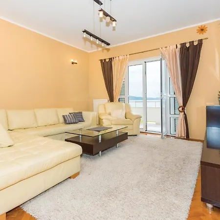 Holiday home In With Kitchen