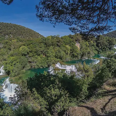 度假居 Three-bedroom In 希贝尼克