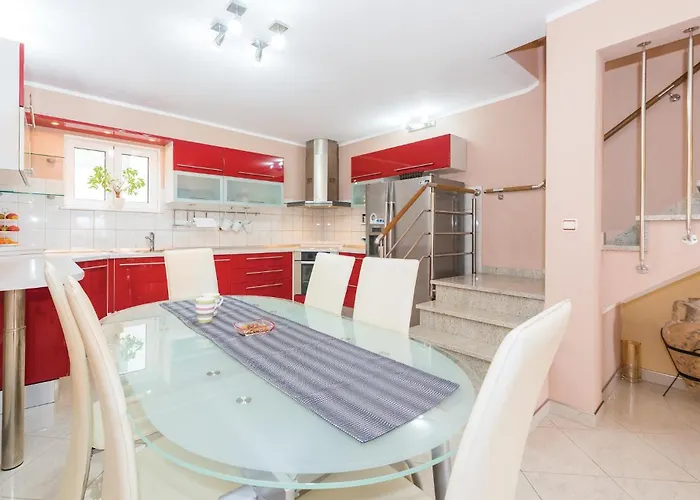 Three-bedroom In 度假居 *