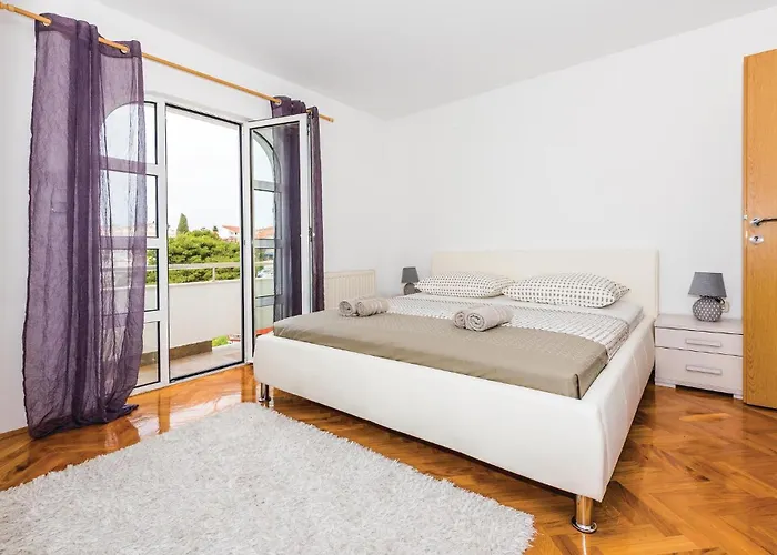 度假居 Three-bedroom In 希贝尼克