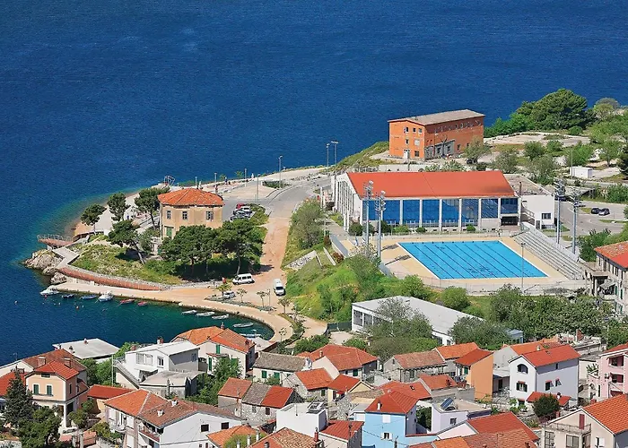 Three-bedroom In Vakantiehuis Šibenik